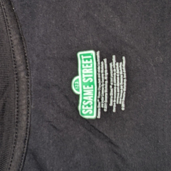 Sesame Street T- Shirt. Size Medium - Picture 3 of 4